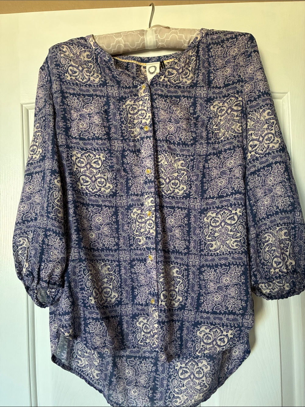 Women’s XS Anthropology Purple, Blue & Cream Printed Boho Button-Front Blouse.